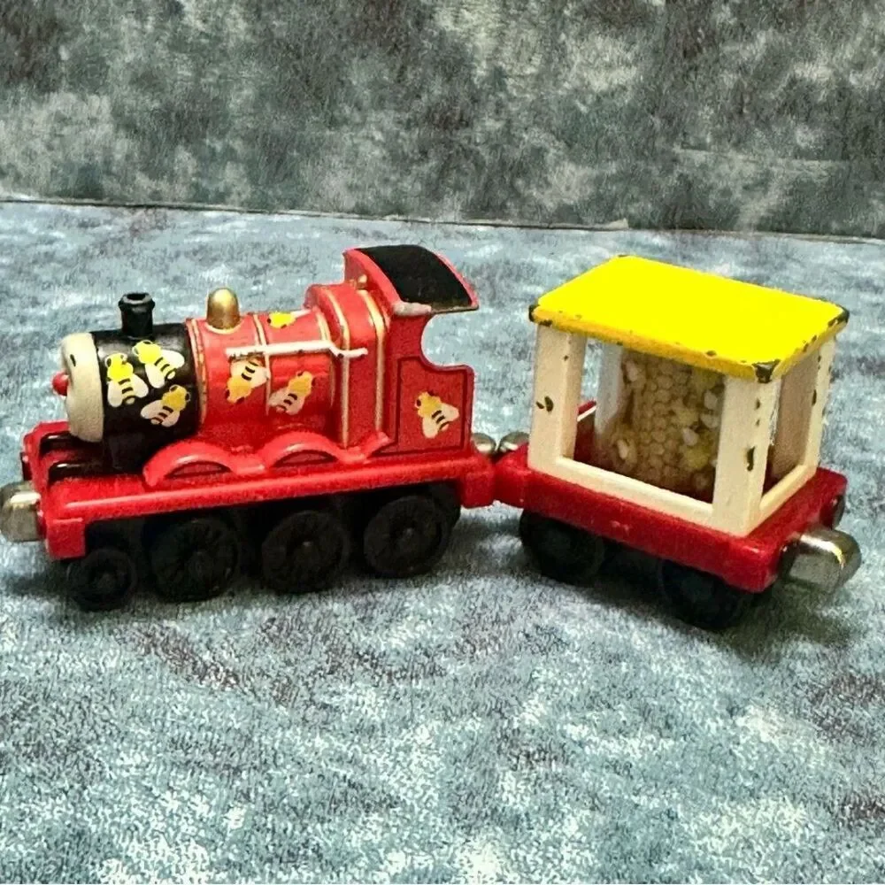 Thomas & Friends James & Bee Car  metal Red and Yellow Train Engine